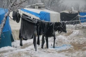 بالصور| 30 ألف سوري فرّ من “جحيم الأسد” لـ”البرد القارس”