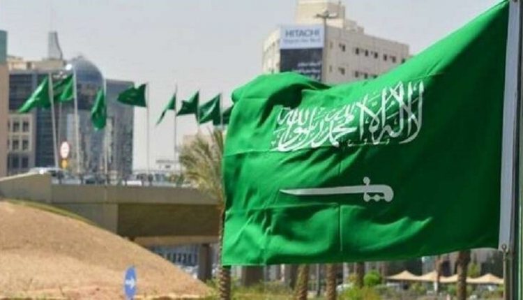 السعودية.. أم تنهي حياة رضيعتها دهسا وتصيب زوجها