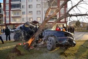 بالفيديو| مصرع مواطنين وإصابة ثالث في حادث سير مروع في “أكسراي”