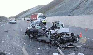 حادث مروري أليم في أدرنة يسبب ضحايا.. السيارة طارت عن الجسر (فيديو)