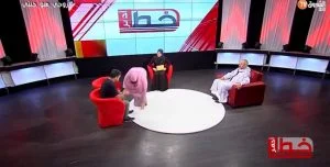  شاهد ماذا فعلت سيدة جزائرية مع زوجها على الهواء مباشرة وأغضبت الجمهور؟!