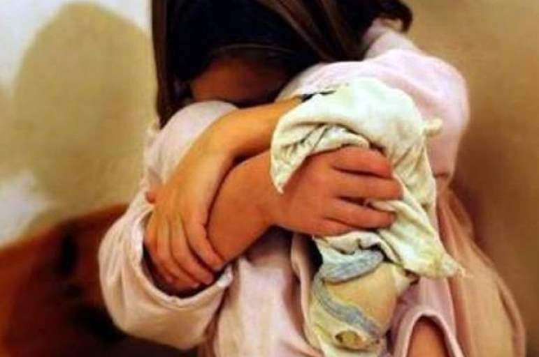 طفل 3 سنوات يتمني الموت بسب هتك عرضه