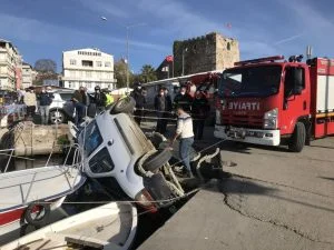 سيارة تصطدم بقارب صيد في سينوب.. هذه تفاصيل الحادث الغريب!