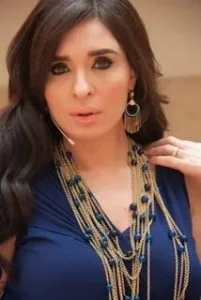 الراقصة والفنانة المصرية دينا