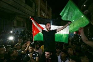 آلاف الفلسطينيين يحتفلون بالمقاومة.. غزة انتصرت!