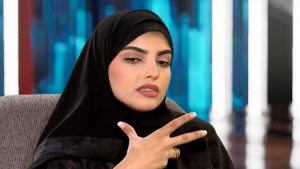 شاهد ابنة سارة الودعاني تظهر بالحجاب وتخطف قلوب المتابعين