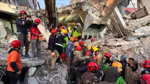 عاجل | 100 الف قتيل وجريح جراء زلزال تركيا