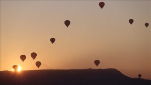 مناطيد كبادوكيا ترفع شعارات تطالب بوقف النار في غزة فورًا